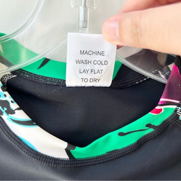 Hulakai women’s short sleeved rash guard - Picture 4 of 5